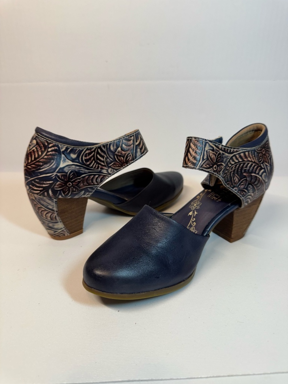 L'Artiste Spring Step Toolie Blue Tooled Leather Mary Jane Heels EU 36